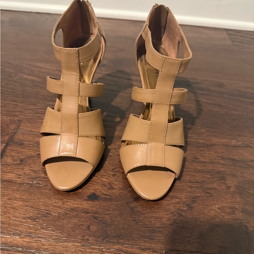 Ellen Tracy Women's Beige Sandals Size 6.5 Open Toe Stiletto Heel